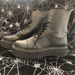 Platform Dr. Marten style combat boots